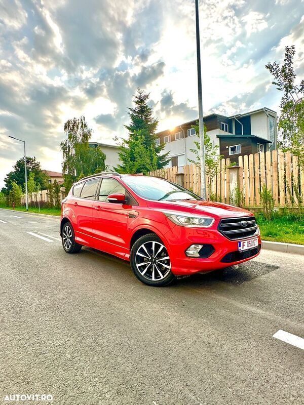 Rosu Utilizat 2017 Ford Kuga ST-Line SUV | 15.500 EUR (Puțin scump) - Imagine 1/4