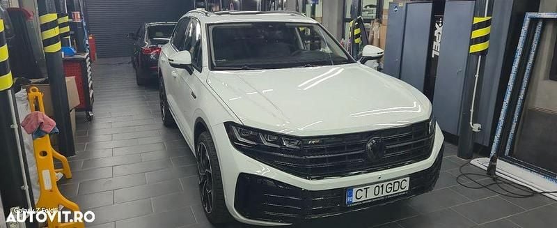 Second-hand VW Touareg Elegance 286 CP (210 kW) 2025 Culoarealb SUV