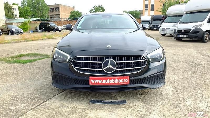 Negru Utilizat 2021 Mercedes E220 Avantgarde Berlinǎ | 31.490 EUR (Preț OK) - Imagine 1/4