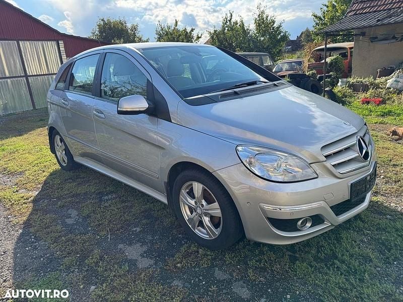 Culoareargint Utilizat 2011 Mercedes B180 Monovolum | 3.500 EUR (Preț bun) - Imagine 1/4