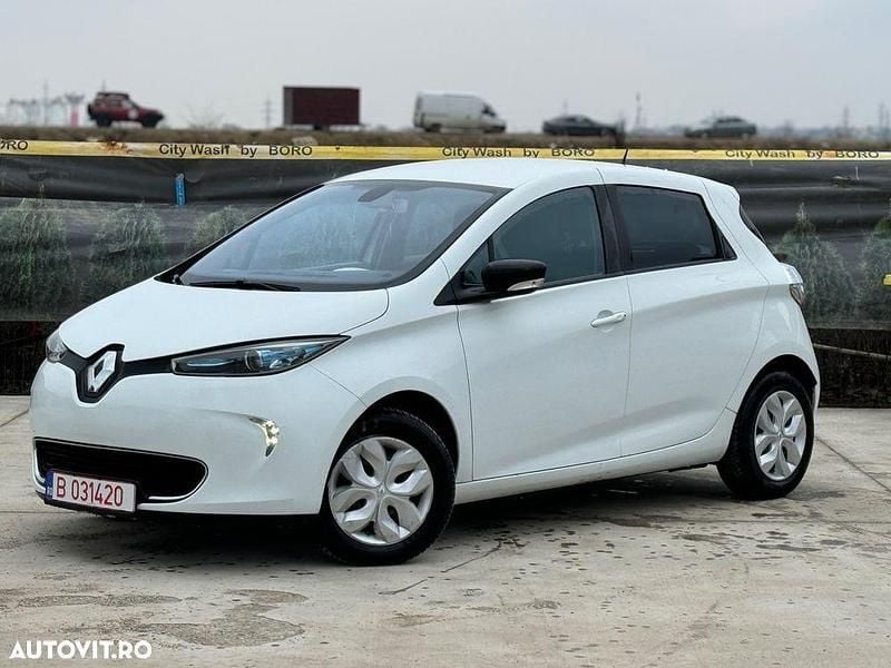Second-hand Renault Zoe Life 64 kW (88 CP) 2015 Culoarealb Hatchback