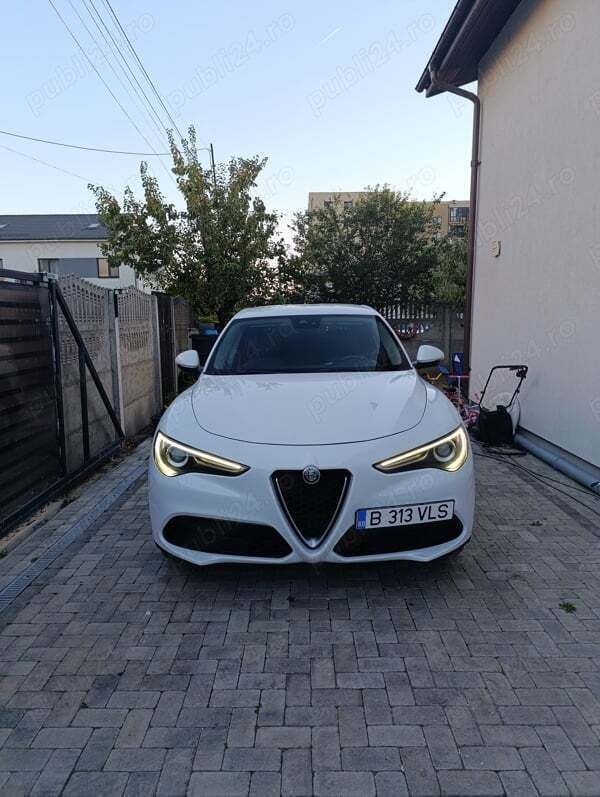Alb Utilizat 2018 Alfa Romeo Stelvio Super SUV | 21.700 EUR - Imagine 1/4