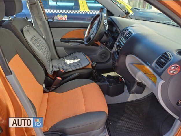 Second-hand Kia Picanto 65 CP (47 kW) 2006 Portocaliu Hatchback