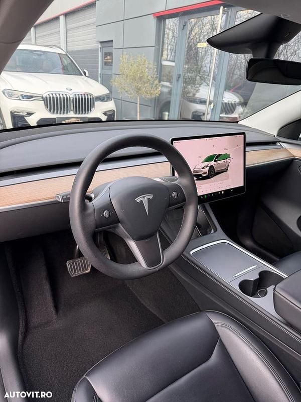 Second-hand Tesla Model Y 378 kW (514 CP) 2024 Culoarealb SUV