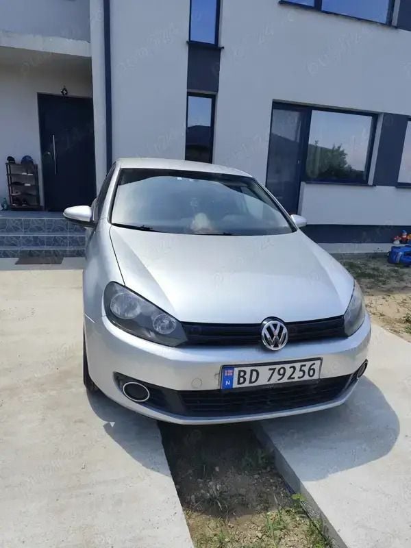 Gri Utilizat 2011 VW Golf VI Hatchback | 2.990 EUR (Super Preț) - Imagine 1/4