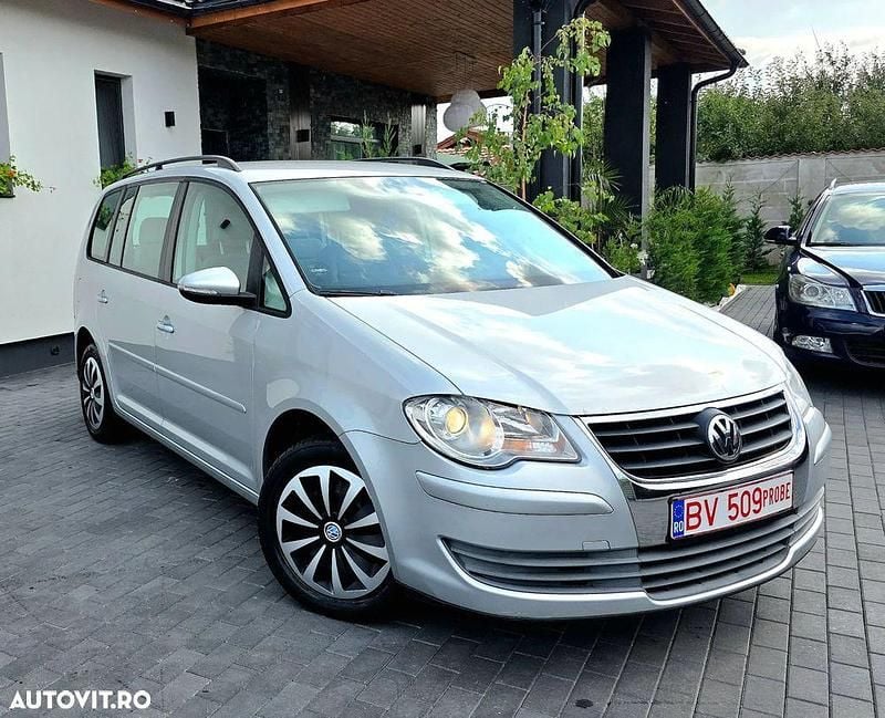Culoareargint Utilizat 2010 VW Touran Comfortline Monovolum | 3.990 EUR (Preț OK) - Imagine 1/4
