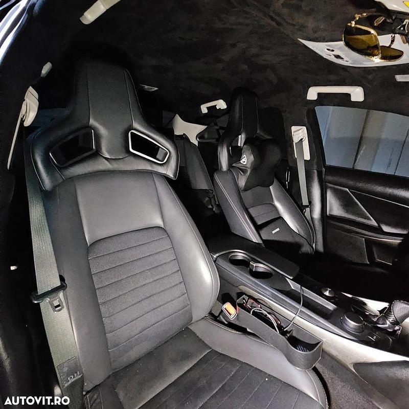 Second-hand Lexus IS300h Executive Line 223 CP (164 kW) 2018 Culoareargint Berlinǎ