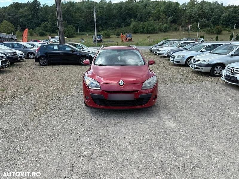 Culoarerosu Utilizat 2011 Renault Mégane GrandTour Authentique Break | 3.100 EUR (Preț OK) - Imagine 1/4