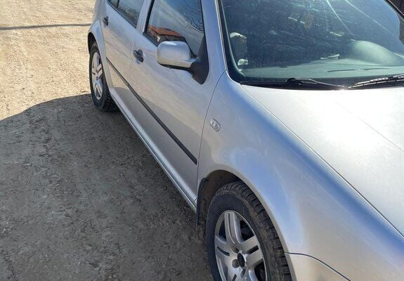 Gri Utilizat 2003 VW Golf IV Hatchback | 1.100 EUR (Preț bun) - Imagine 1/4