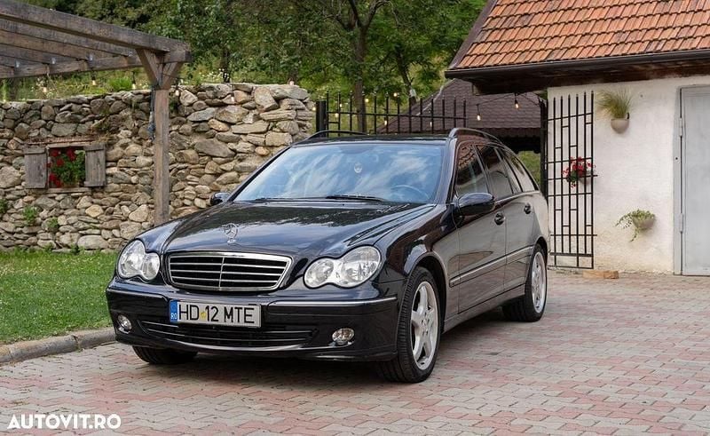 Culoarenegru Utilizat 2005 Mercedes C200 Avantgarde Break | 4.300 EUR - Imagine 1/4