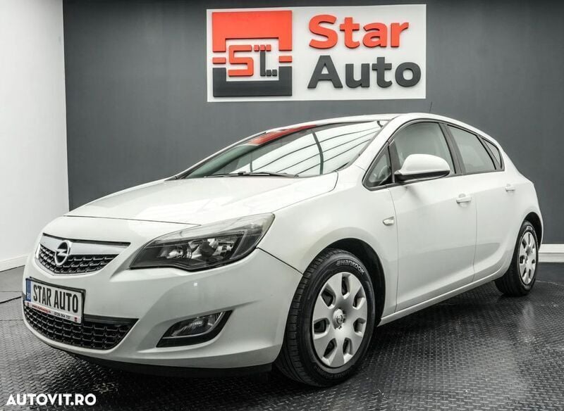 Alb Utilizat 2012 Opel Astra Active Hatchback | 4.490 EUR (Preț OK) - Imagine 1/4