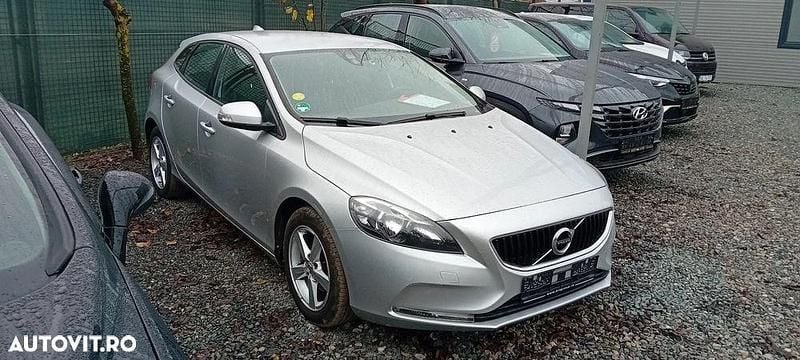Culoaregri Utilizat 2017 Volvo V40 Drive Kinetic Hatchback | 7.990 EUR (Preț bun) - Imagine 1/4