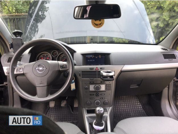 Second-hand Opel Astra 101 CP (74 kW) 2006 Negru Hatchback