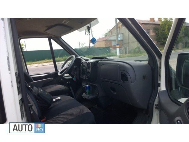 Alb Utilizat 2005 Ford Transit Monovolum | 4.500 EUR - Imagine 1/4