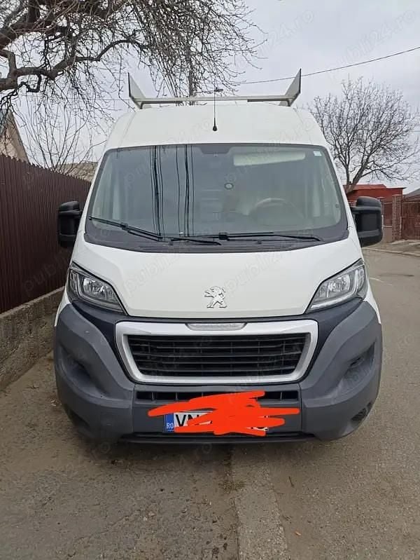 Alb Utilizat 2015 Peugeot Boxer Van | 8.000 EUR (Super Preț) - Imagine 1/4