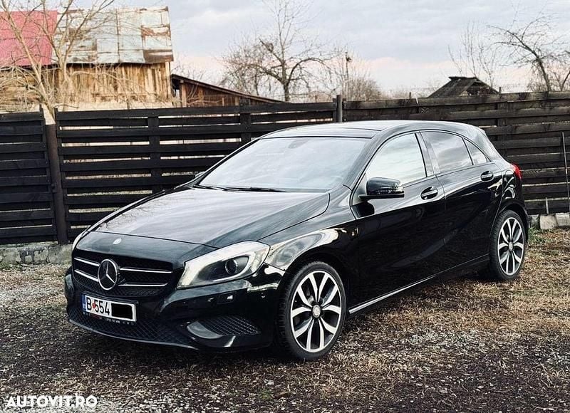 Culoarenegru Utilizat 2013 Mercedes A220 Hatchback | 12.290 EUR (Preț bun) - Imagine 1/4