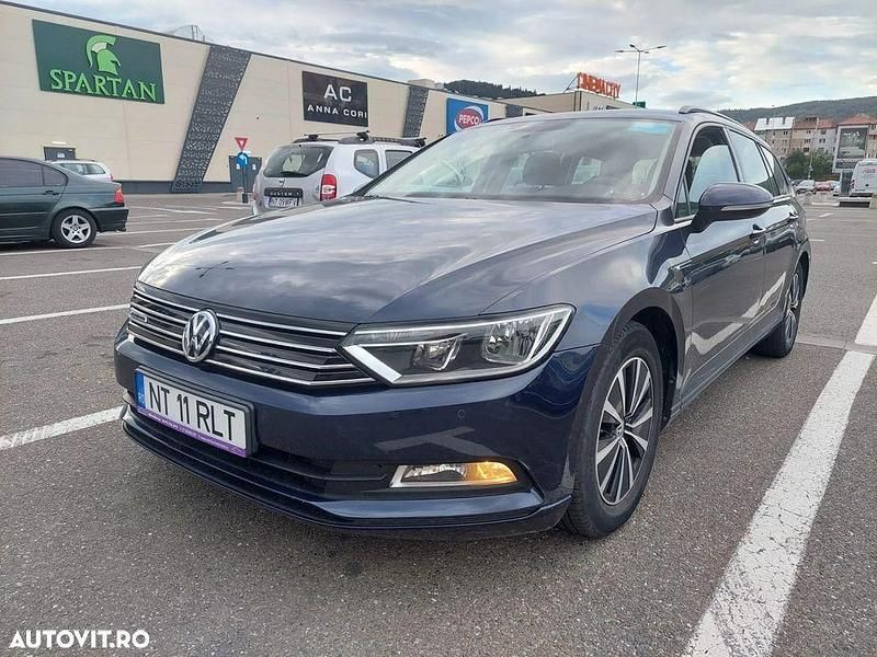 Culoarealbastru Utilizat 2017 VW Passat Comfortline Break | 10.000 EUR (Preț bun) - Imagine 1/4