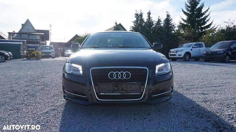 Culoarenegru Utilizat 2012 Audi A3 Sportback Attraction Break | 7.650 EUR (Preț OK) - Imagine 1/4