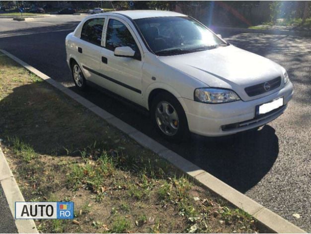 Second-hand Opel Astra 101 CP (74 kW) 2001 Alb Hatchback