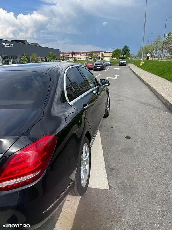 Second-hand Mercedes C200 Exclusive 136 CP (100 kW) 2014 Culoarenegru Berlinǎ