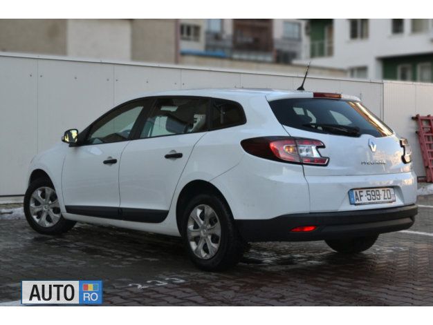 Alb Utilizat 2010 Renault Mégane GrandTour Break | 3.999 EUR (Preț OK) - Imagine 1/4