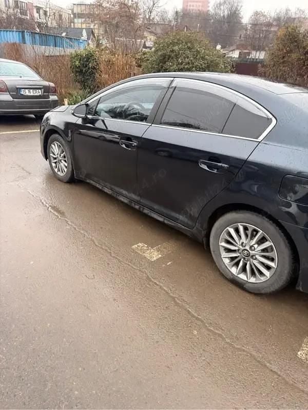 Second-hand Toyota Avensis 147 CP (108 kW) 2017 Albastru Berlinǎ