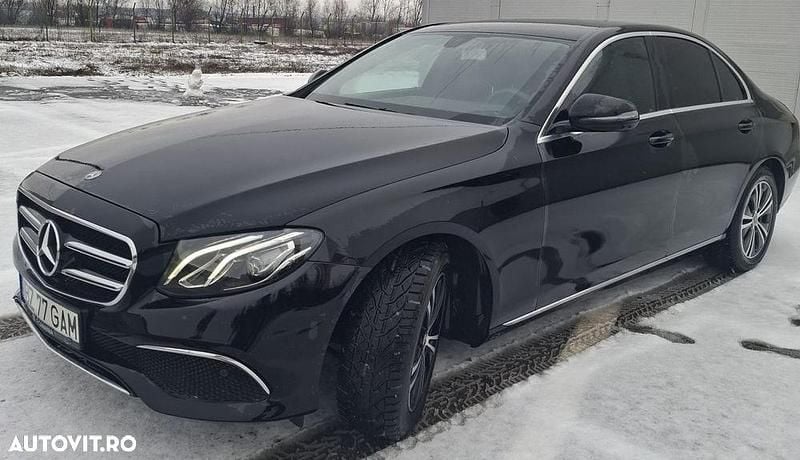 Culoarenegru Utilizat 2020 Mercedes E220 Berlinǎ | 26.900 EUR (Preț bun) - Imagine 1/4