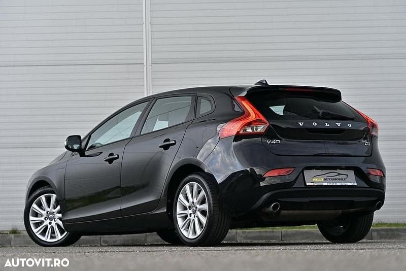 Second-hand Volvo V40 You! 150 CP (110 kW) 2015 Culoarenegru Hatchback