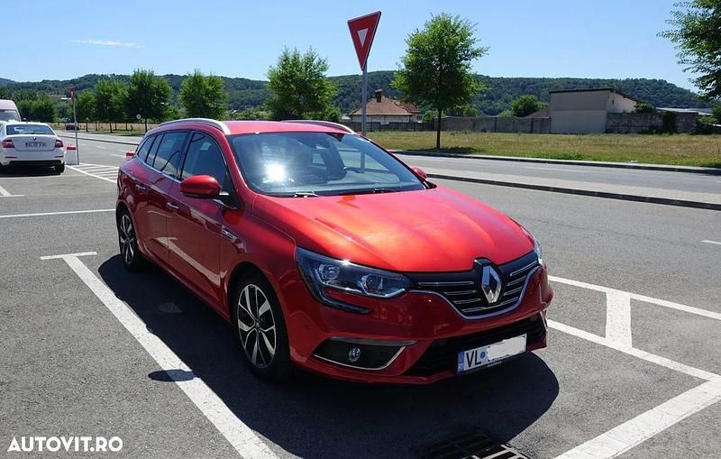 Rosu Utilizat 2019 Renault Mégane GrandTour Bose Edition Break | 10.550 EUR (Puțin scump) - Imagine 1/4