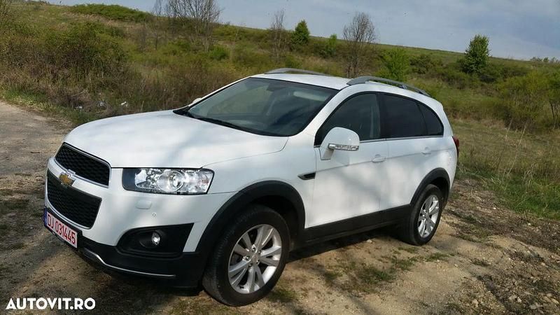 Alb Utilizat 2014 Chevrolet Captiva SUV | 9.999 EUR - Imagine 1/4