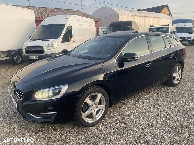 Second-hand Volvo V60 Momentum 280 CP (205 kW) 2015 Culoarenegru Break