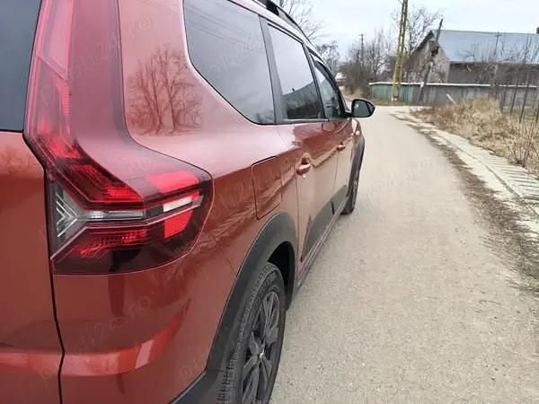 Second-hand Dacia Jogger 110 CP (80 kW) 2023 Maro Monovolum