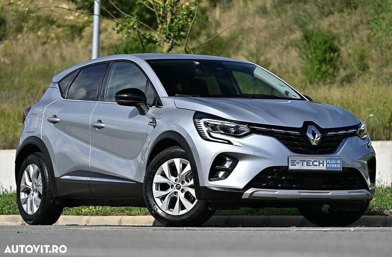 Second-hand Renault Captur Techno 160 CP (117 kW) 2022 Culoareargint SUV