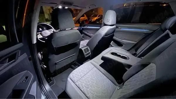 Second-hand VW Golf VIII Life 115 CP (84 kW) 2025 Argintiu Hatchback