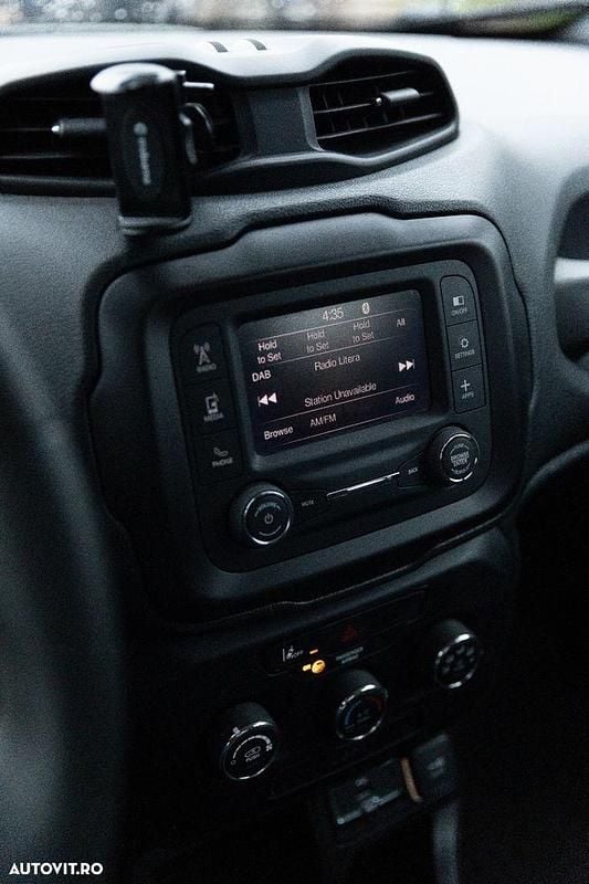 Second-hand Jeep Renegade Sport 120 CP (88 kW) 2021 Culoarealb SUV