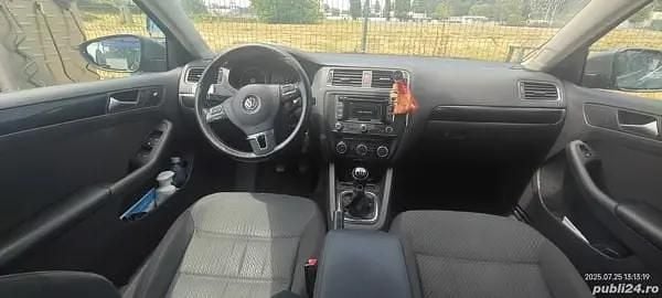 Gri Utilizat 2013 VW Jetta Berlinǎ | 8.300 EUR (Puțin scump) - Imagine 1/4
