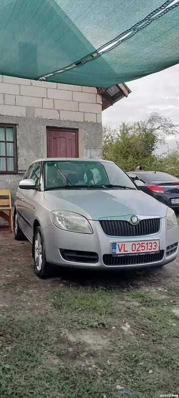 Argintiu Utilizat 2010 Skoda Fabia Hatchback | 1.850 EUR - Imagine 1/4