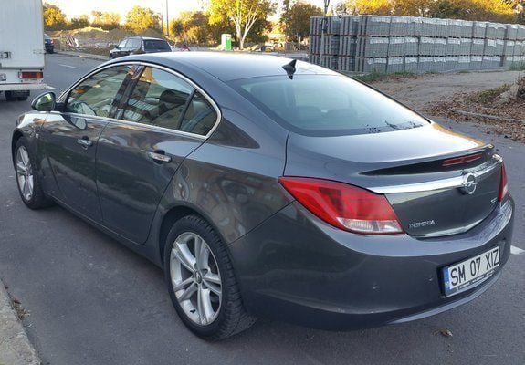 Second-hand Opel Insignia Country Tourer 163 CP (119 kW) 2012 Negru Berlinǎ