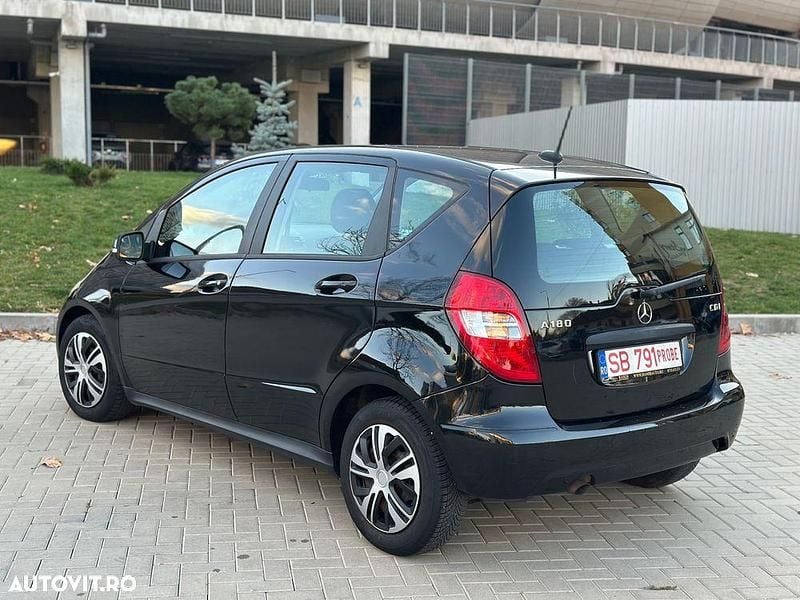 Second-hand Mercedes A180 Elegance 109 CP (80 kW) 2011 Culoarenegru Berlinǎ