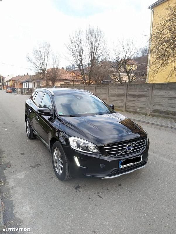 Culoarenegru Utilizat 2016 Volvo XC60 R-Design SUV | 13.500 EUR (Preț bun) - Imagine 1/4