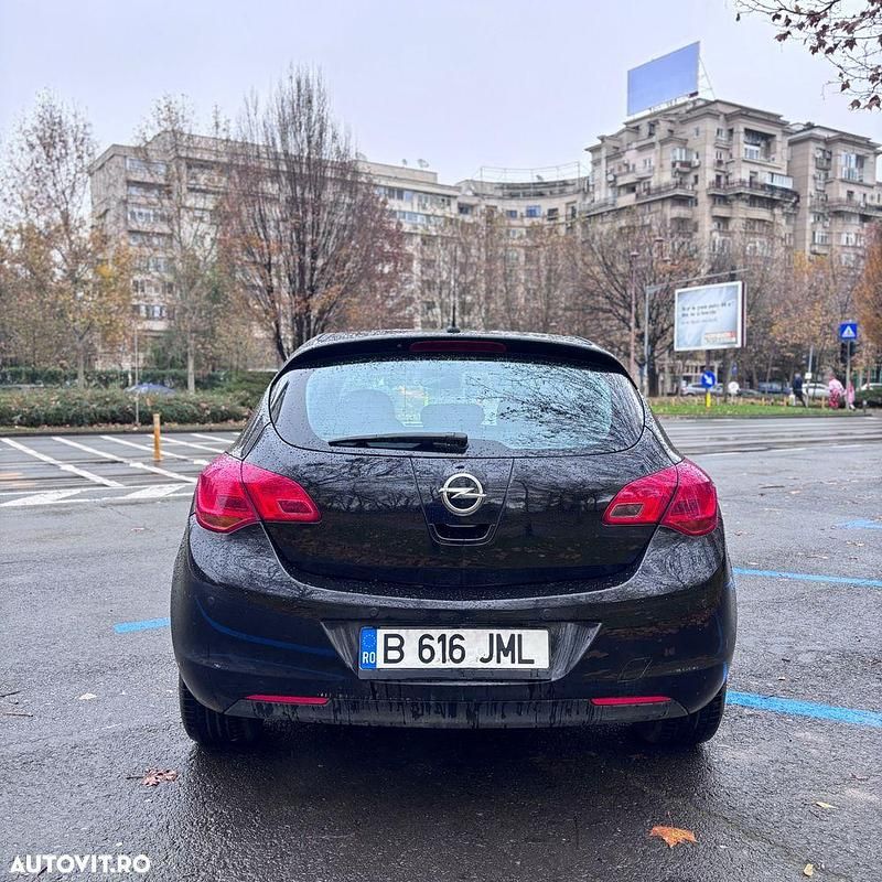 Second-hand Opel Astra 100 CP (73 kW) 2010 Culoarenegru Hatchback