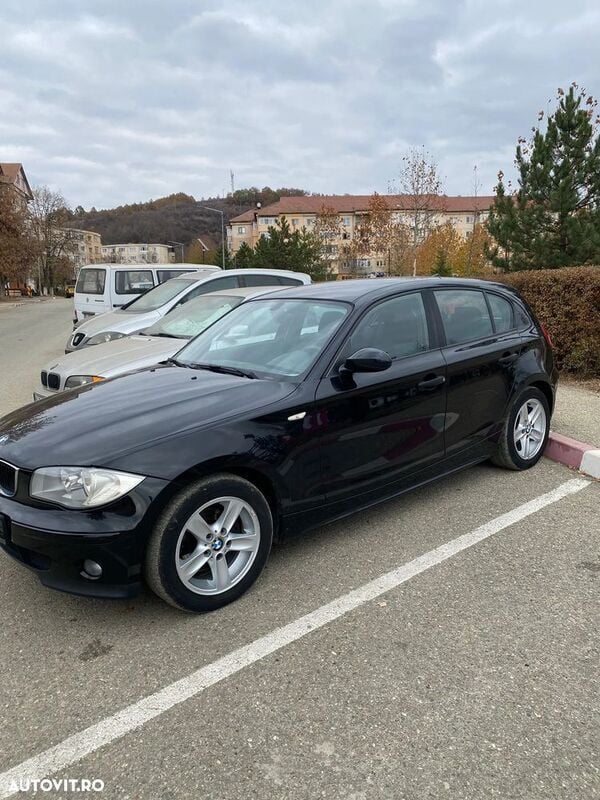 Negru Utilizat 2006 BMW 118 Hatchback | 3.100 EUR (Preț OK) - Imagine 1/4