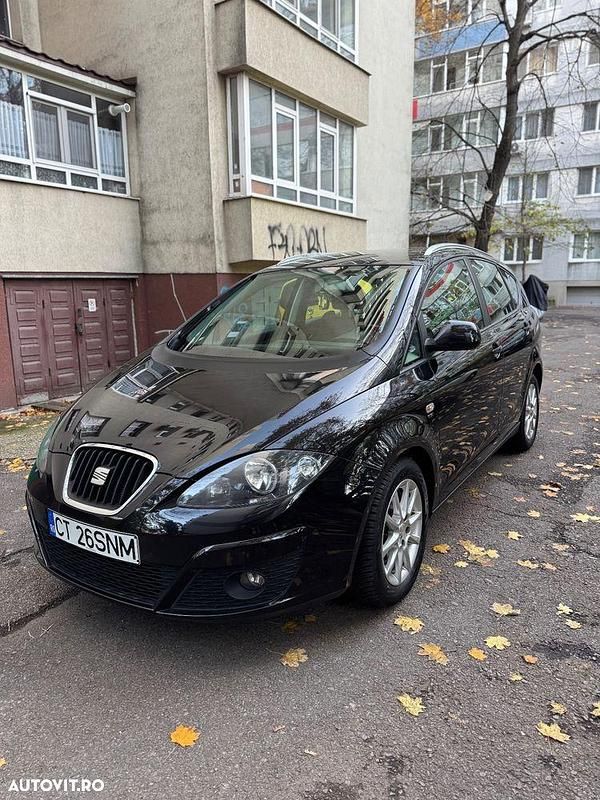 Culoarenegru Utilizat 2011 Seat Altea XL Monovolum | 2.790 EUR (Super Preț) - Imagine 1/4
