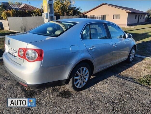Second-hand VW Jetta 101 CP (74 kW) 2009 Argintiu Berlinǎ