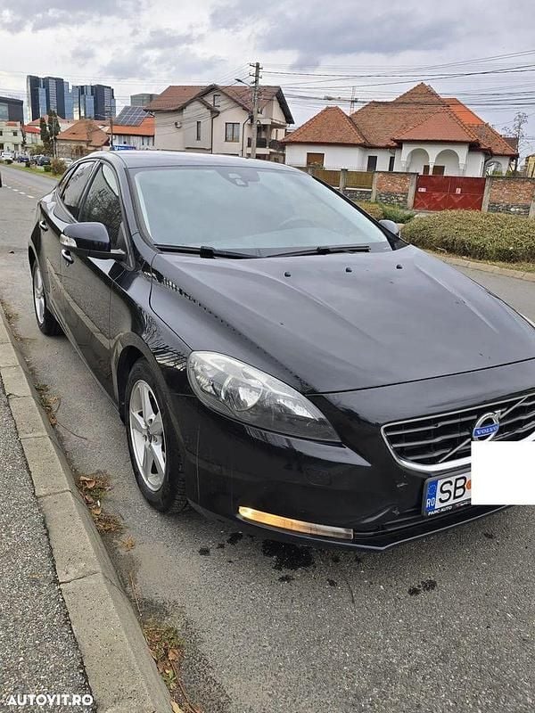 Culoarenegru Utilizat 2014 Volvo V40 Summum Hatchback | 7.700 EUR (Preț bun) - Imagine 1/4