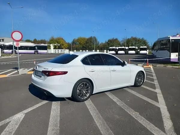Second-hand Alfa Romeo Giulia 280 CP (205 kW) 2020 Alb Berlinǎ