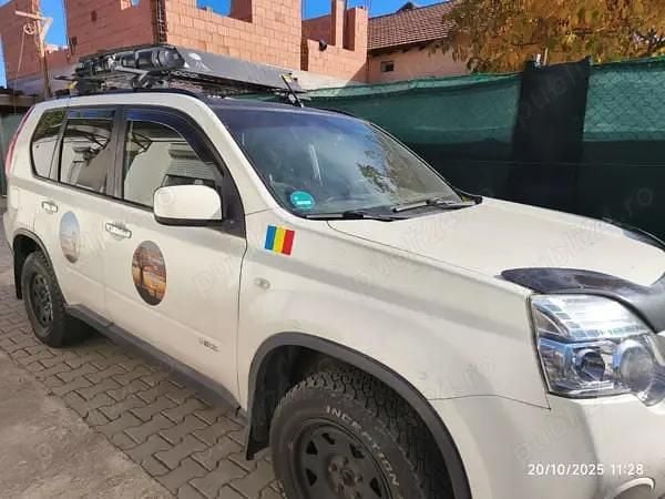 Alb Utilizat 2012 Nissan X-Trail SUV | 7.000 EUR (Preț bun) - Imagine 1/4