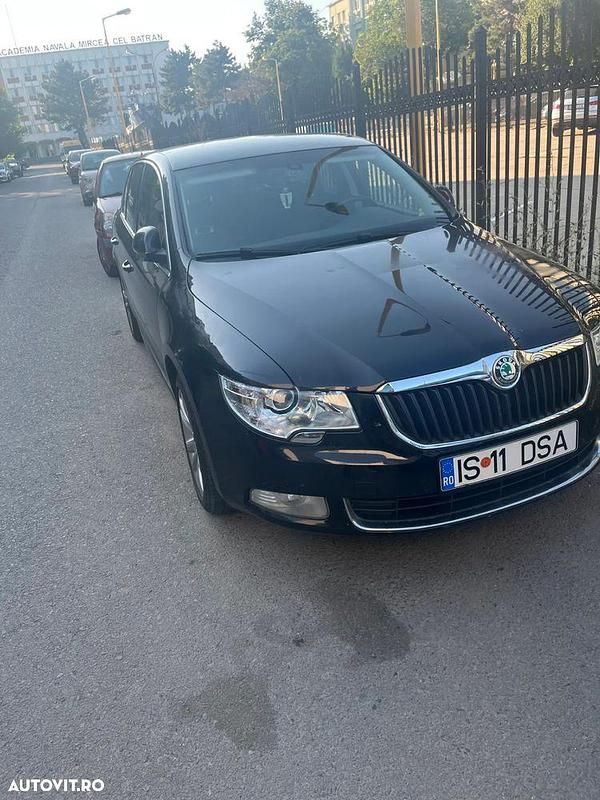 Culoarenegru Utilizat 2009 Skoda Superb Ambition Berlinǎ | 7.000 EUR (Puțin scump) - Imagine 1/4