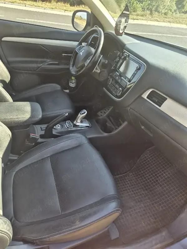 Second-hand Mitsubishi Outlander P-HEV 201 CP (147 kW) 2014 SUV