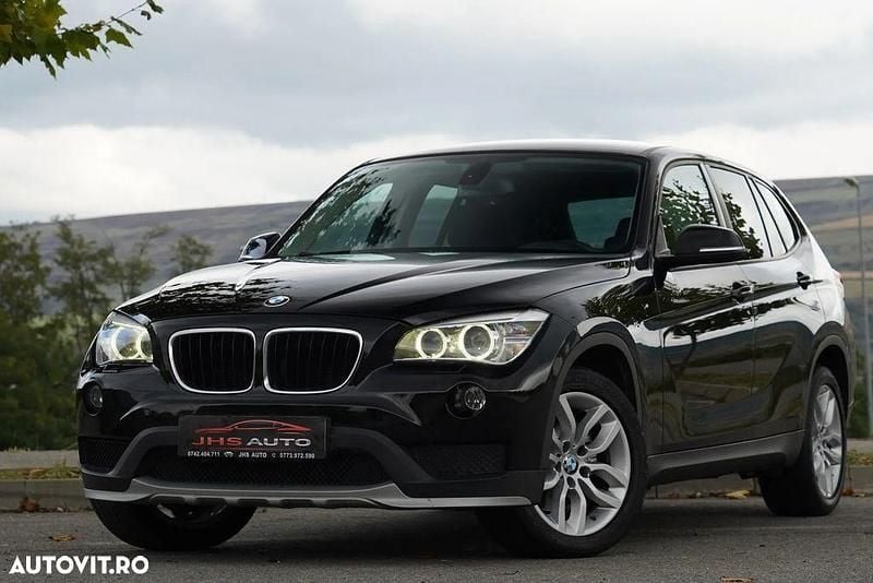 Culoarenegru Utilizat 2015 BMW X1 Sport Line SUV | 9.499 EUR (Super Preț) - Imagine 1/4